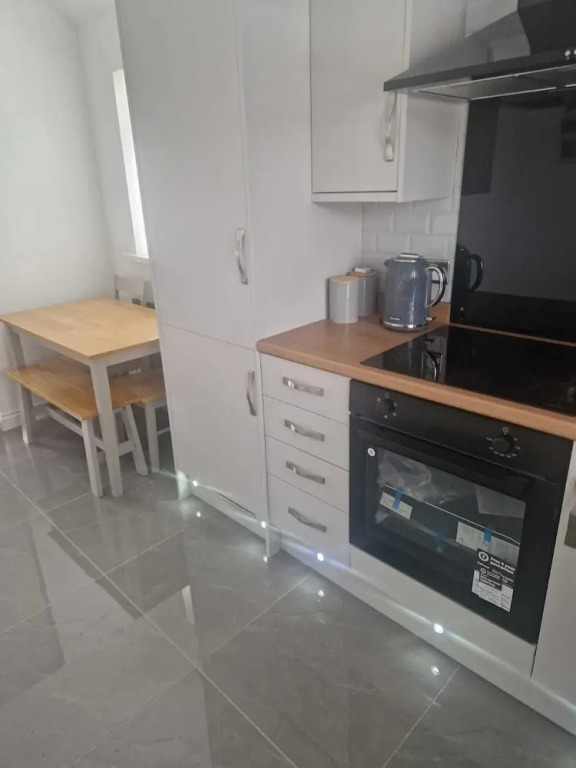 Captivating 2-bed Apartment in Tenby