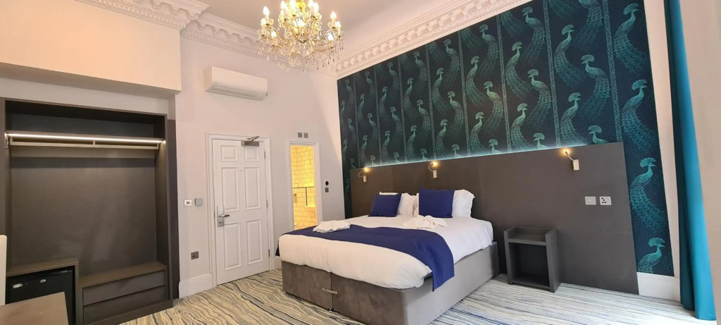 Commodore Hotel