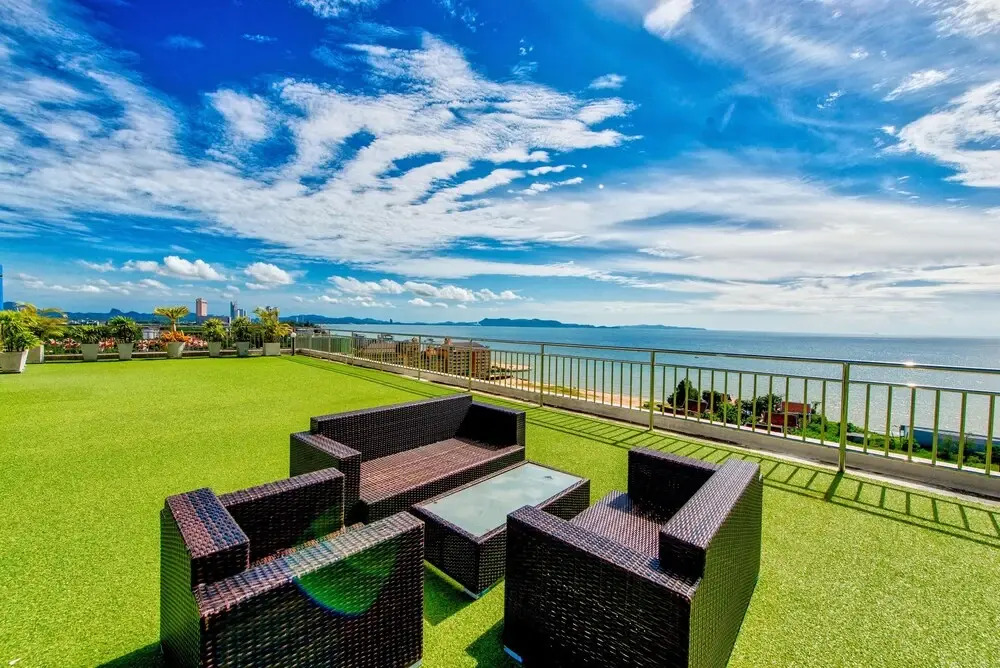 Nam Talay Jomtien Beach - Rooftop Ocean View - Close to Beach, Pool & Gym