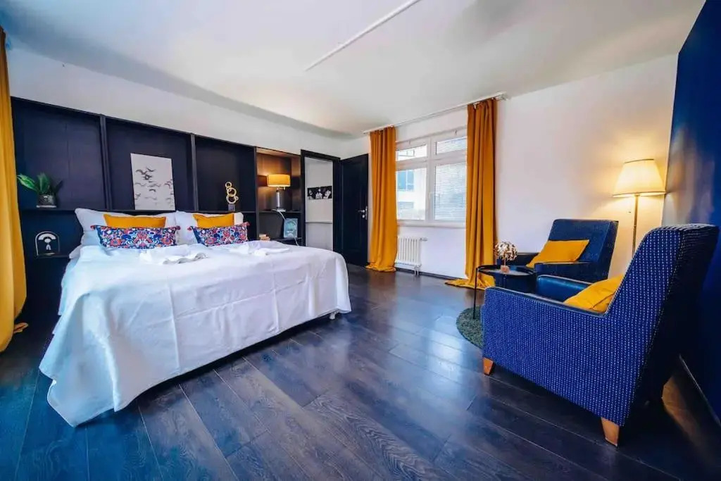 Wagner Stays - Casino Royal Romantic 4BD - Rooftop - Whirlpool - Games