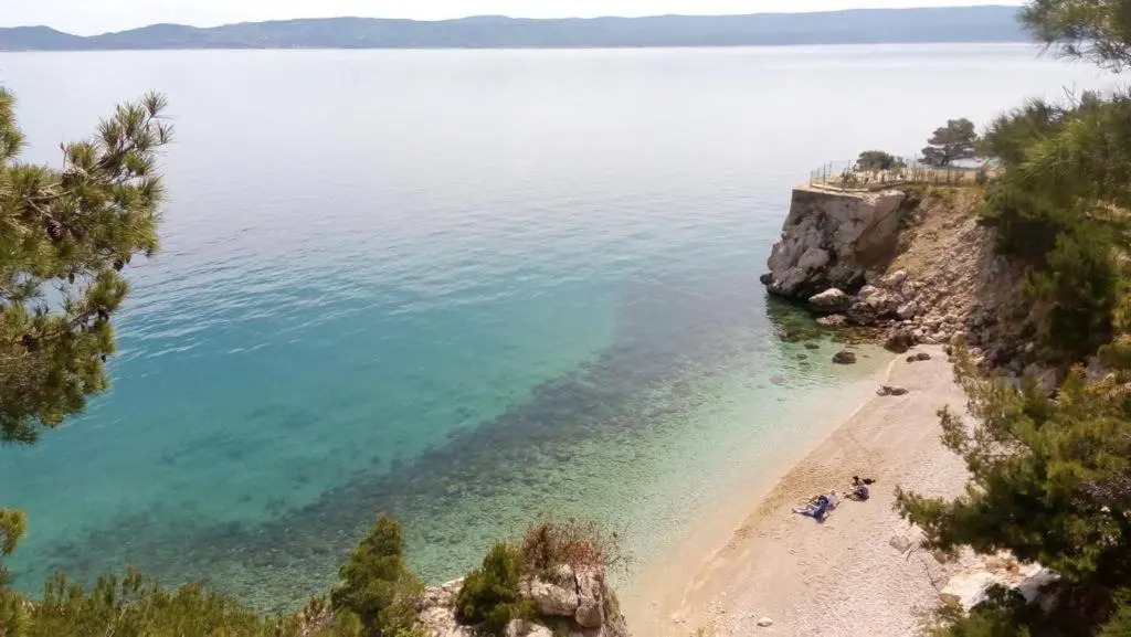 Entire home with a swimming pool for 12 in Marusici