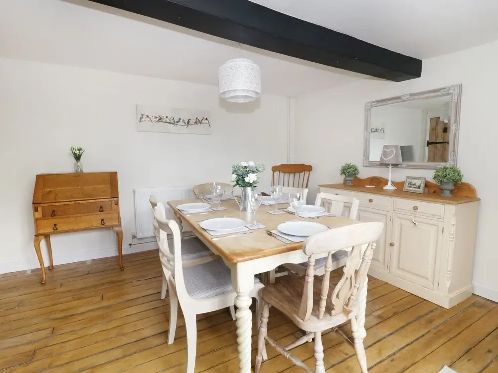 2 Wisteria Cottages, Chard