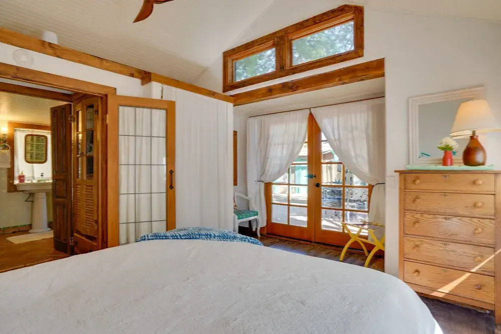 Patagonia Cottage w/ Patio & Yard: Walk to Town