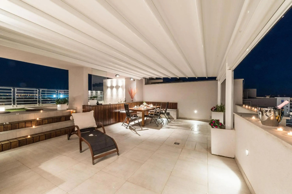 Penthouse with roof terrace