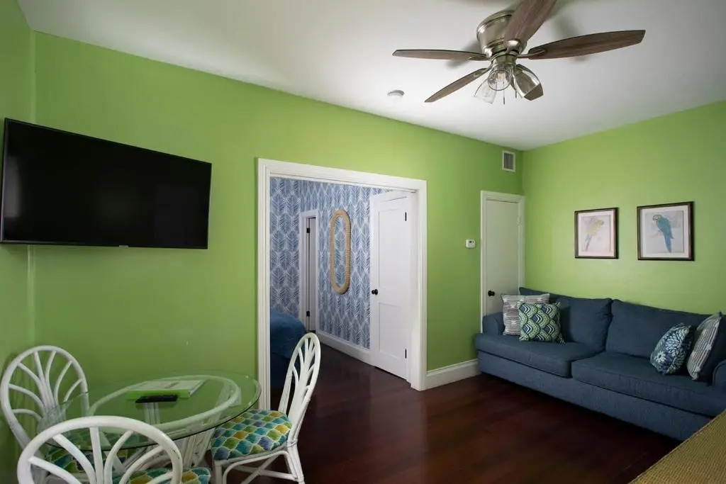 6 Bedroom 6 Bath Guesthouse on Duval Street