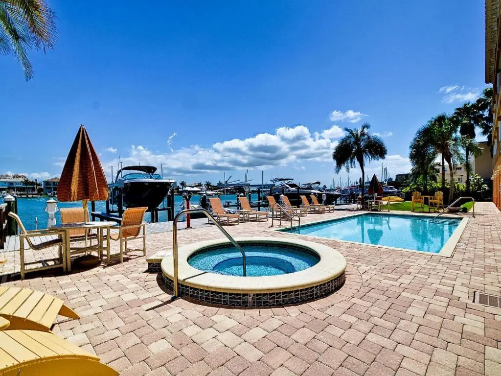 Island Key Condos 302