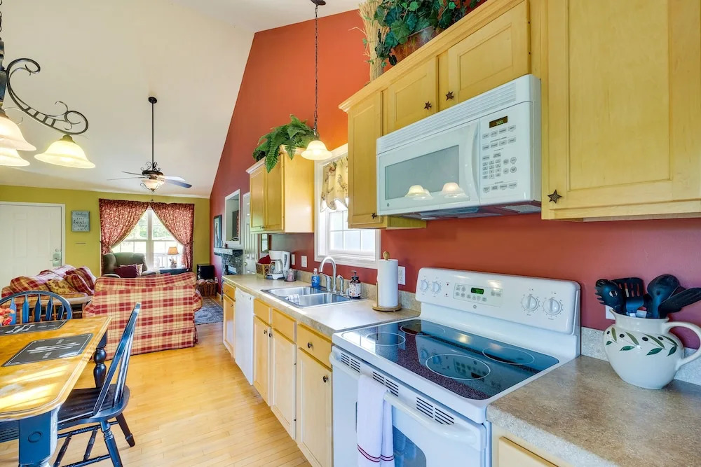 Taylorsville Cottage w/ Hot Tub & Lake Access