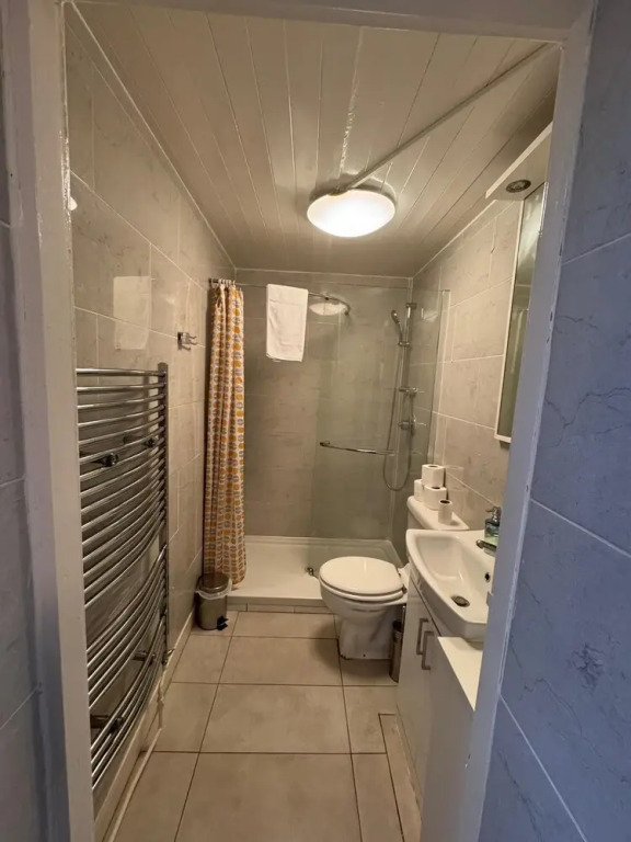 3BR House with Free WiFi All Over UK