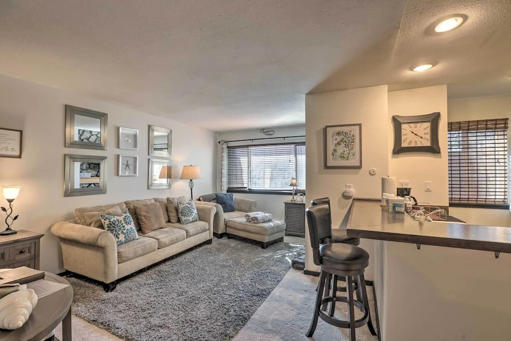 Comfy Lake Tahoe Condo w/ Private Beach Access!