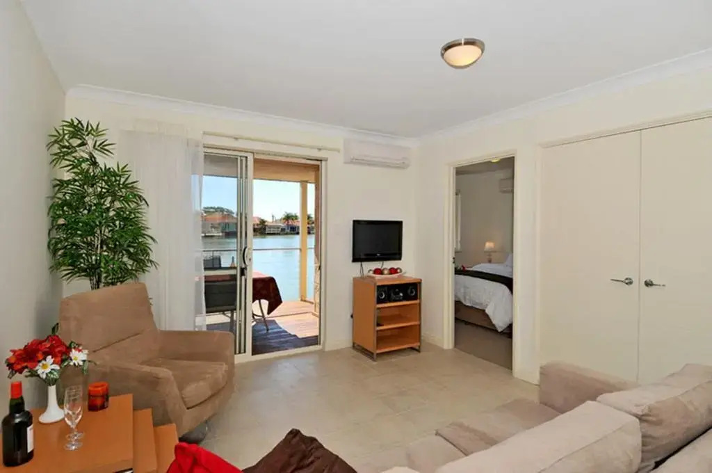 Lakeside Holiday Apartments