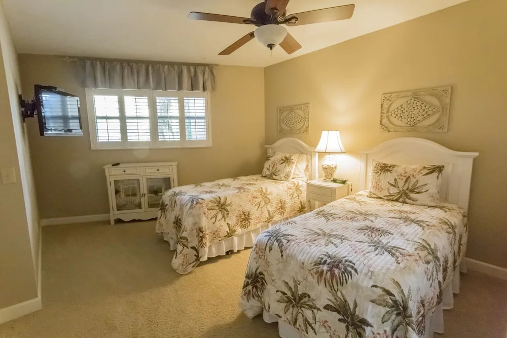 Gulf And Bay Club- F208 Updated And Great Views! 2 Bedroom Condo
