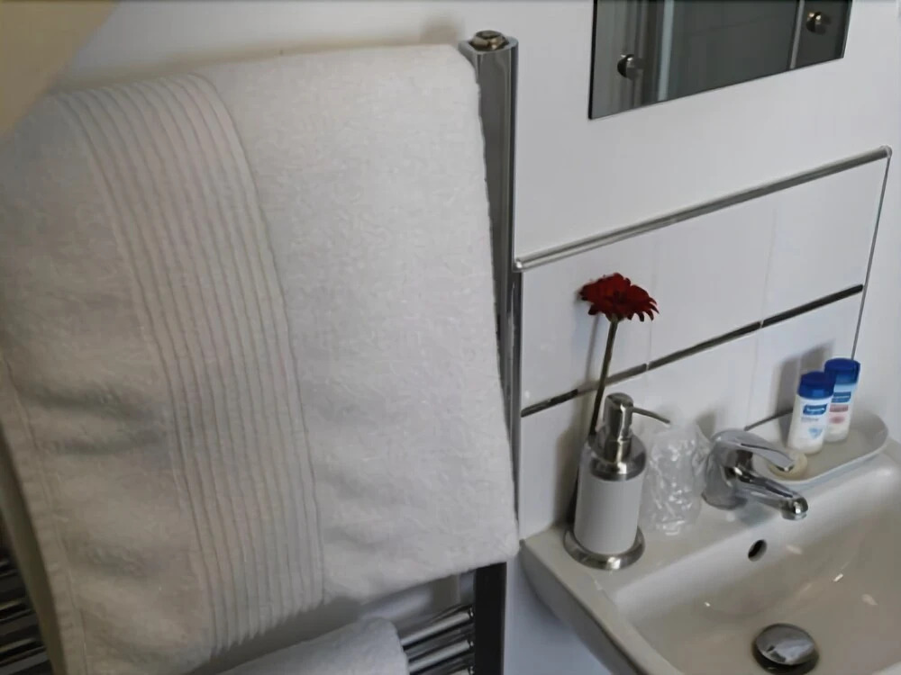 Melbourne House Hotel