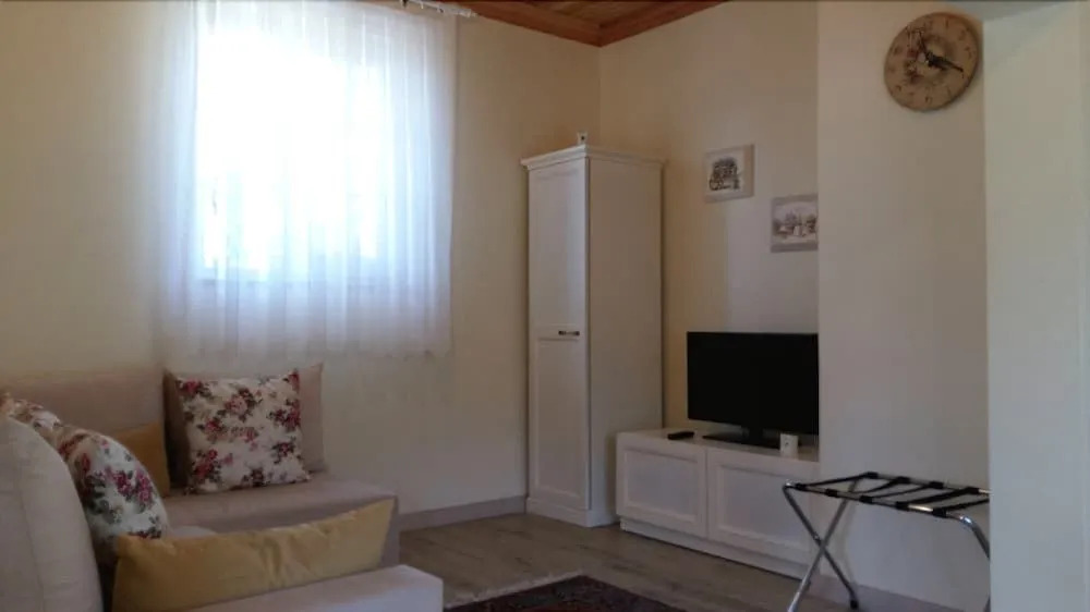 Three Palms Suites
