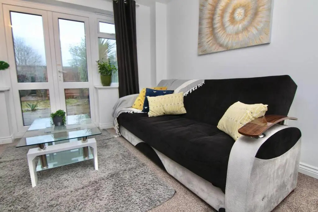 Daimler House - Cosy Home Near Coventry City Centre