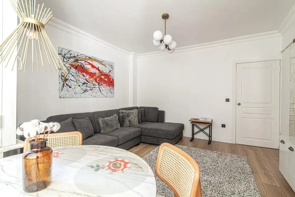 Colorful Flat Near Cevahir Mall and Sisli Metro