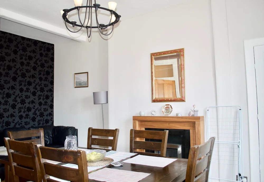 Beautiful 2 Bedroom Flat in Leith