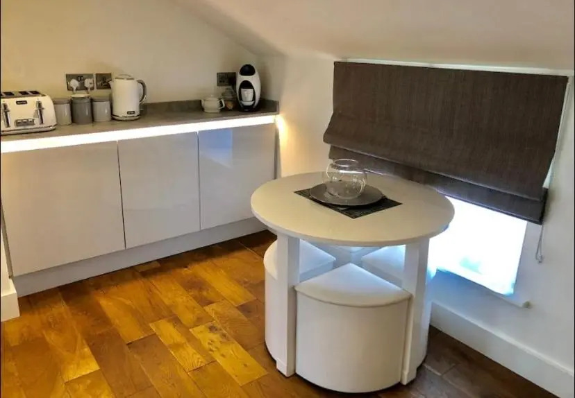 Dennington Apartments STUDIO
