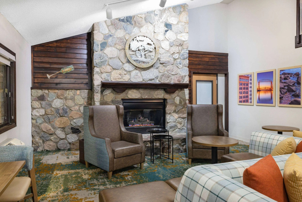 AmericInn by Wyndham Duluth South Proctor Black Woods Event Ctr