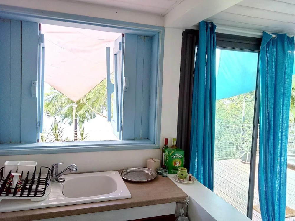 Bungalow with One Bedroom in Saint-Leu, with Wonderful Sea View, Shared Pool, Enclosed Garden - 7 Km From the Beach