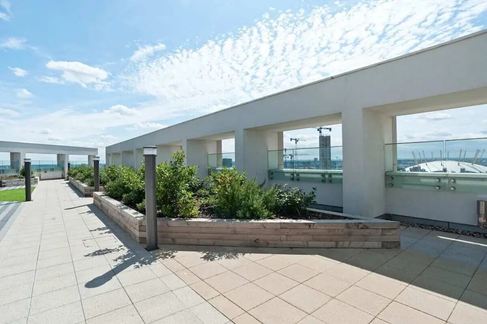 Stunning 1-bed apt W/roof Terrace in Canning Town