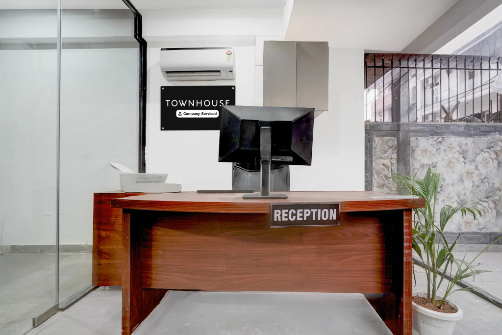 Super Townhouse Sector 46 Huda Market