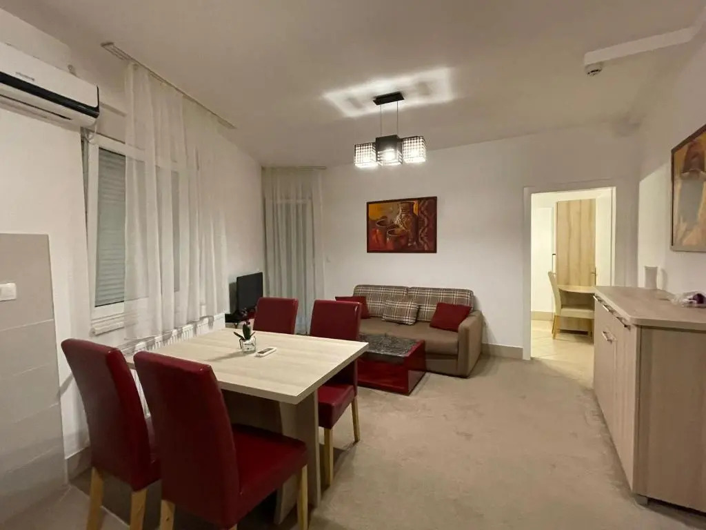 Holiday Wing Apartments