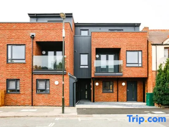 Hybrid Resi - London, Mitcham close to Tooting and Wimbledon