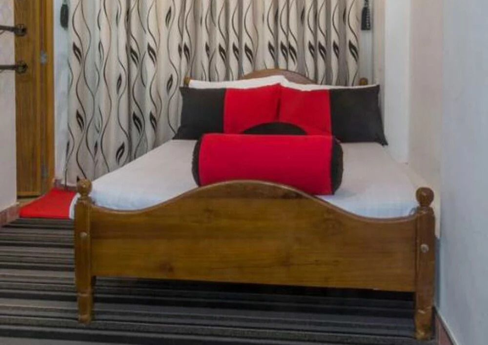 Yoho Roshan Guest House