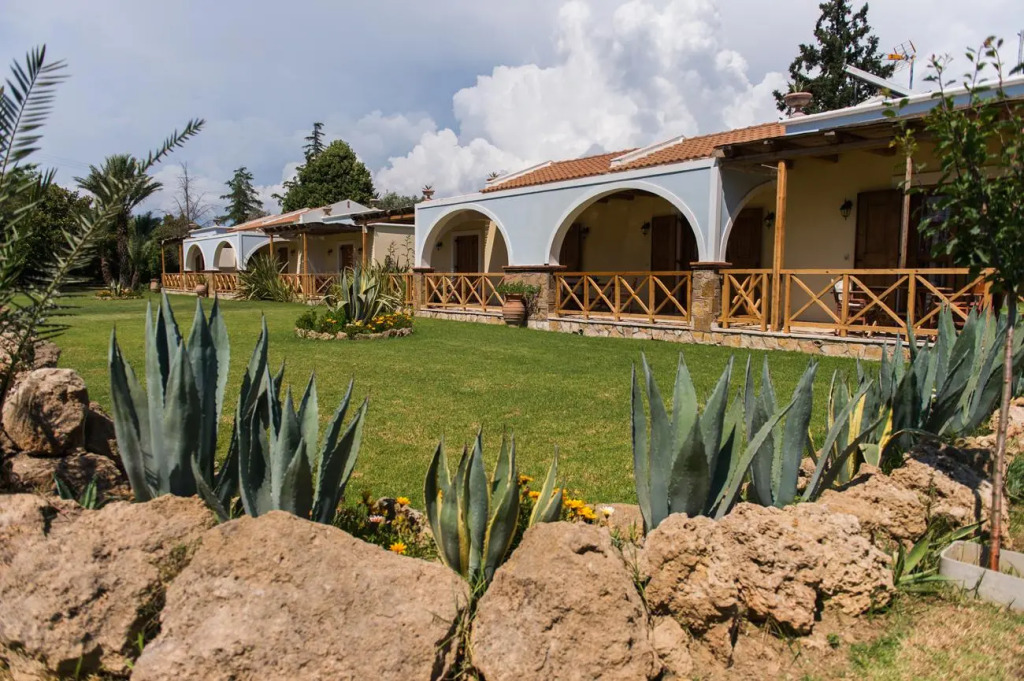 Trikalioti\s Lush Estate Apartments