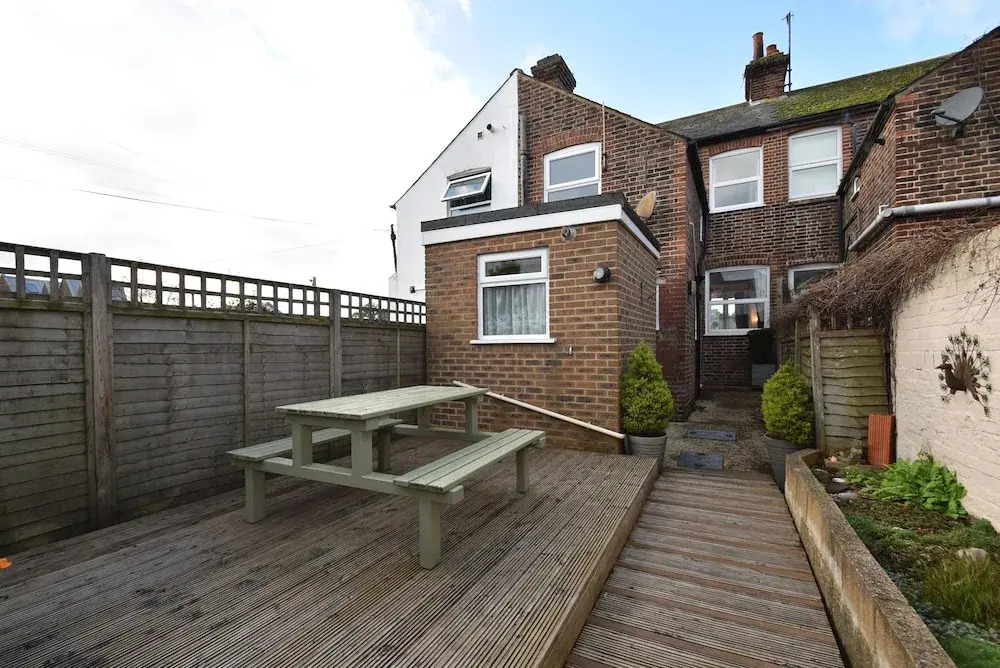 Tilling View with private parking
