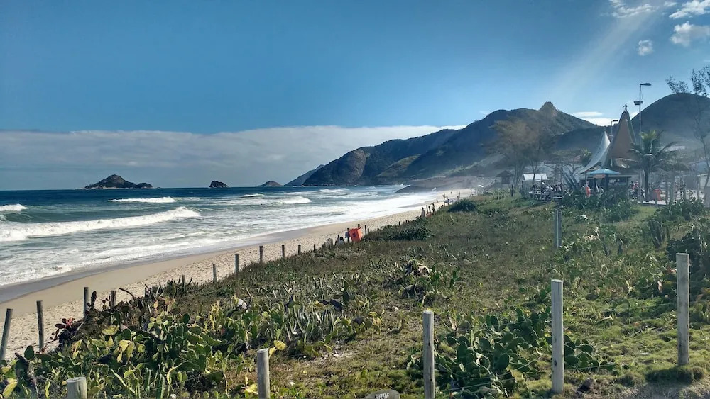 Quarto e Sala de Frente para o Mar
