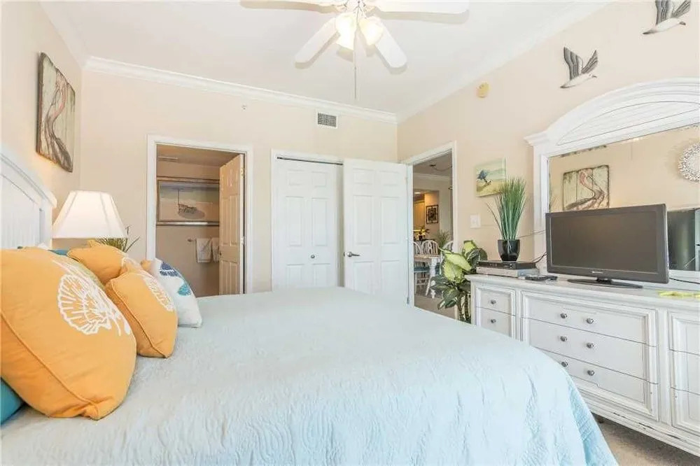 Crystal Shores 704
