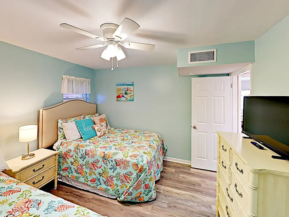 New Listing! Oceanfront - Walk To Beach 2 Bedroom Condo