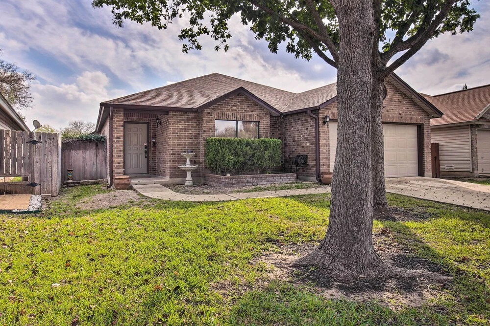 San Antonio Getaway ~ 18 Mi to Dtwn + Pool!