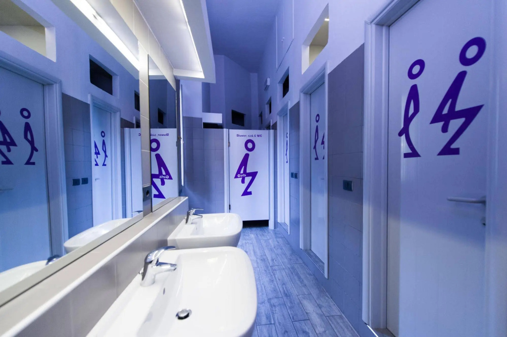 Hotel & Hostel 7