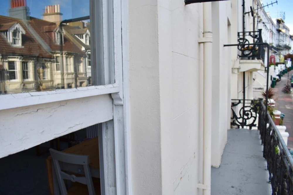 2 Bedroom Apartment With Balcony in Brighton