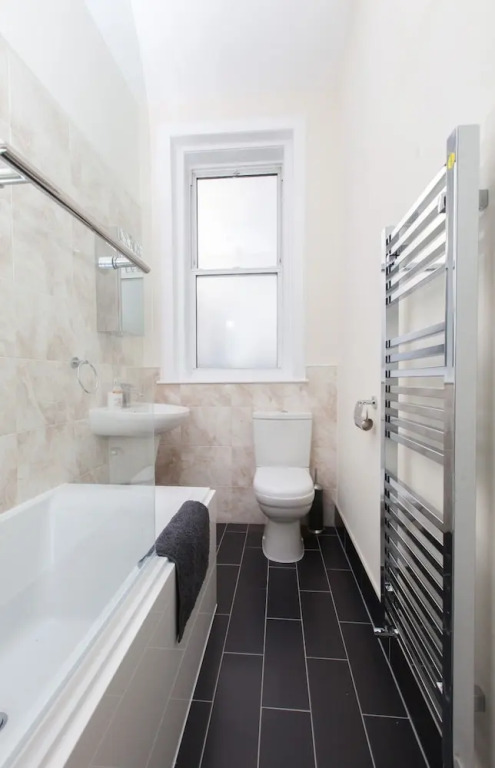 Spacious 2-br Flat for 4 in Morningside