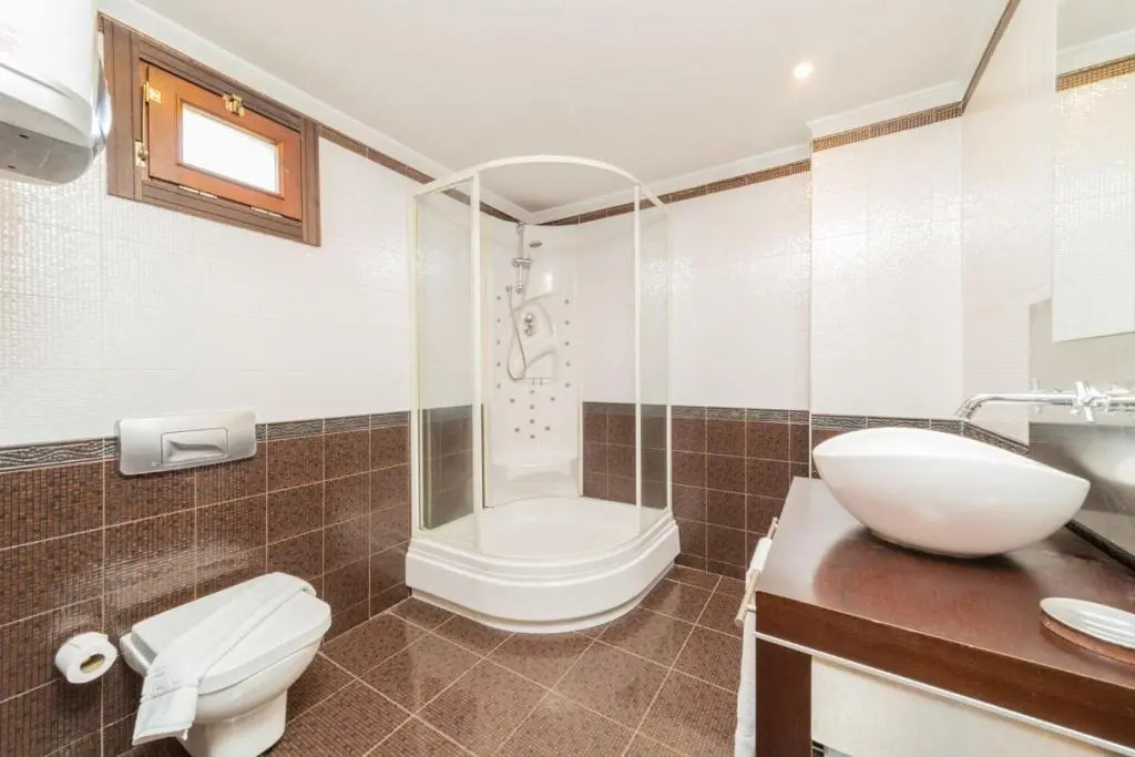 House Close to Beach with Shared Pool in Antalya