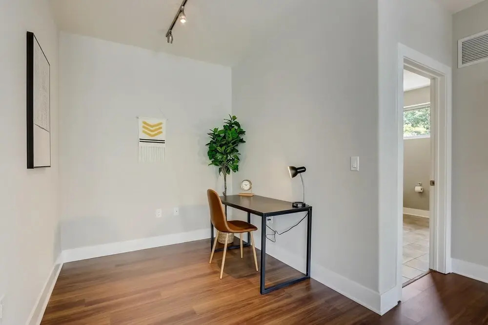 FRONTDESK 1040 Cass St Apts East Town Milwaukee