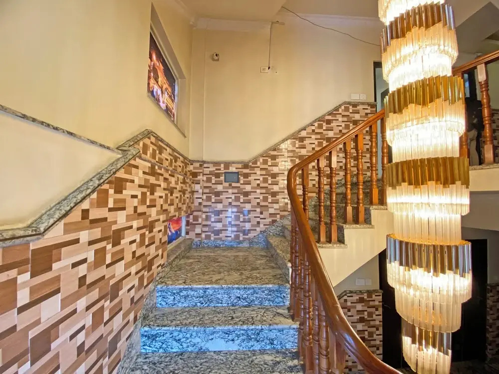 Hotel Tara Suites