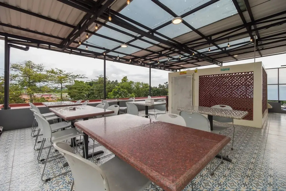 Urbanview Hotel Cantee Halim Perdanakusuma by RedDoorz