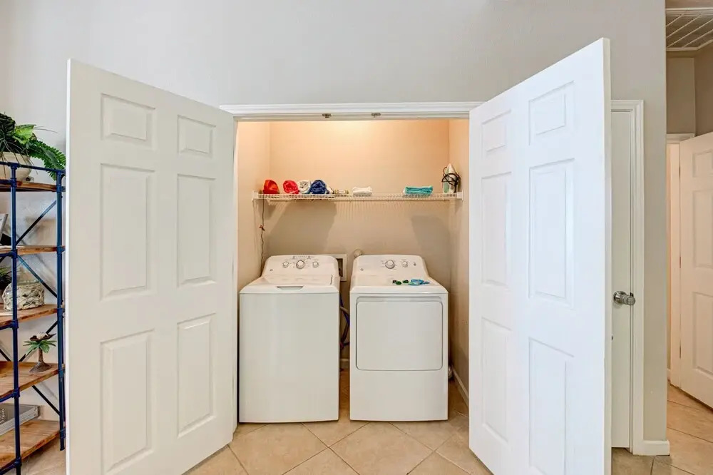 The Lah De Dah Sh302 2 Bedroom Condo by Redawning