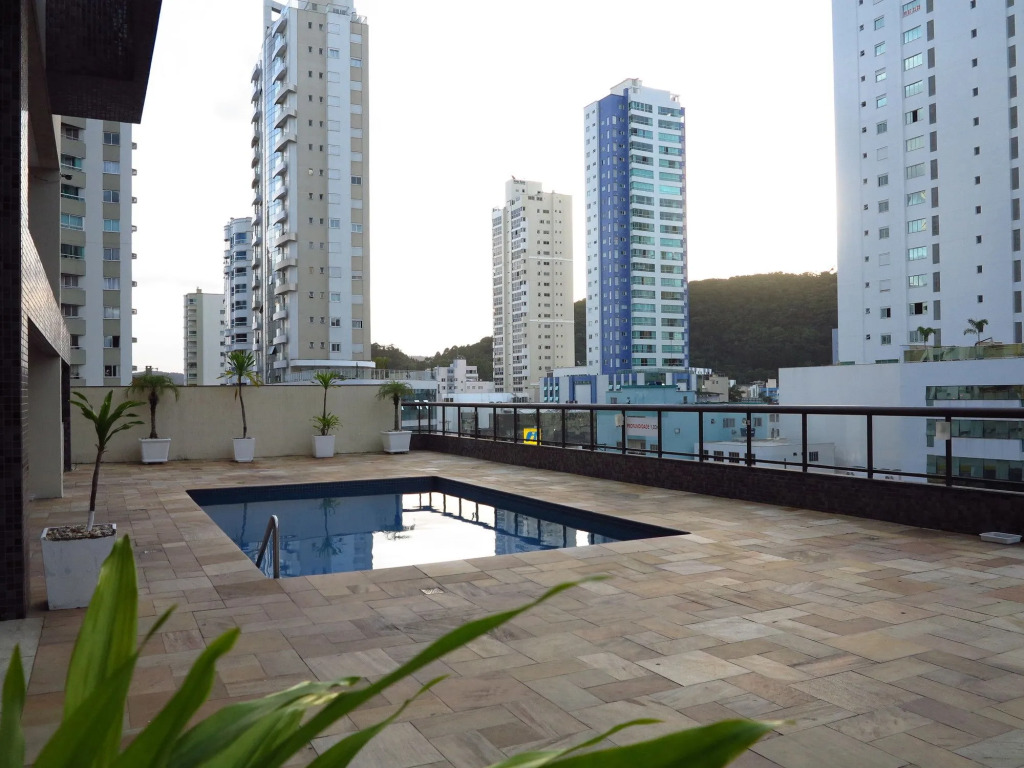 Stay - Apartamentos, Studios e Quartos - Piscina, Jacuzzi e Sauna - 400m da Praia Central