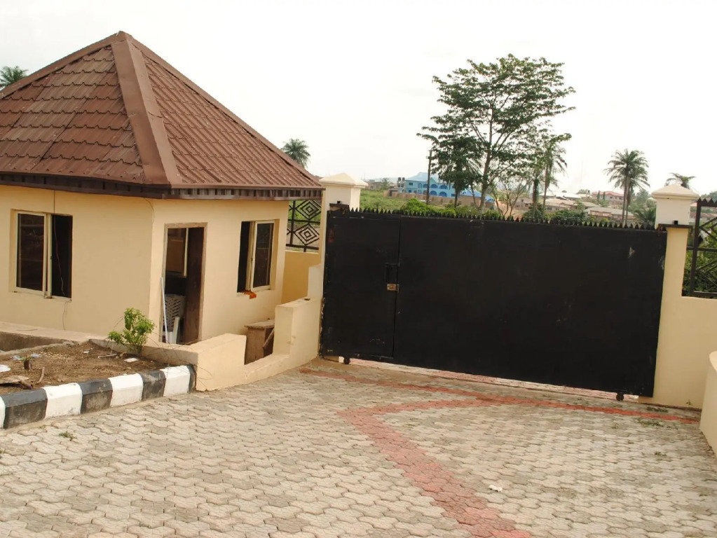 Mikagn Hotel And Suites