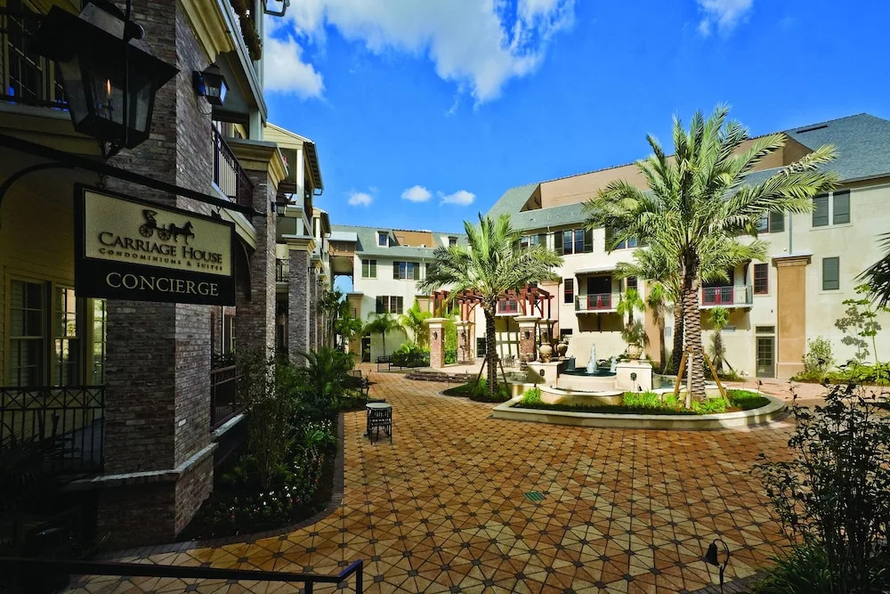 Carriage House Hotel