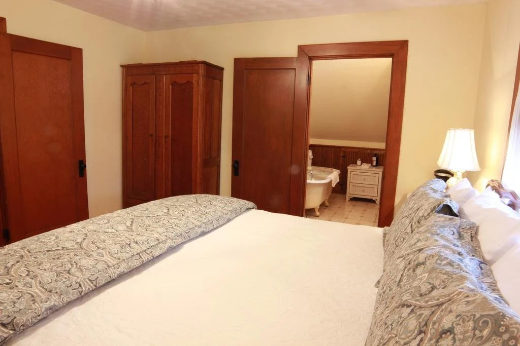 DeBourge Guesthouse