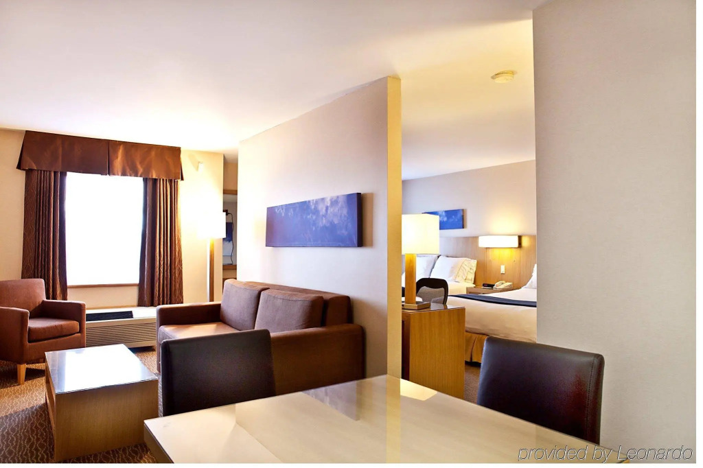 Holiday Inn Express & Suites Langley by IHG
