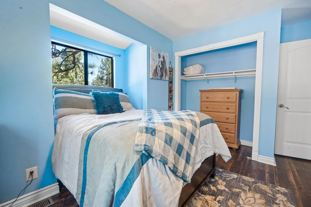 Middle Bear Chalet
