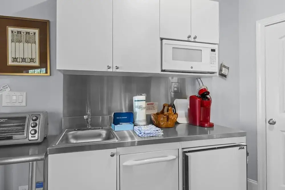 Bridgeview On Broad 1 Bedroom Home by RedAwning
