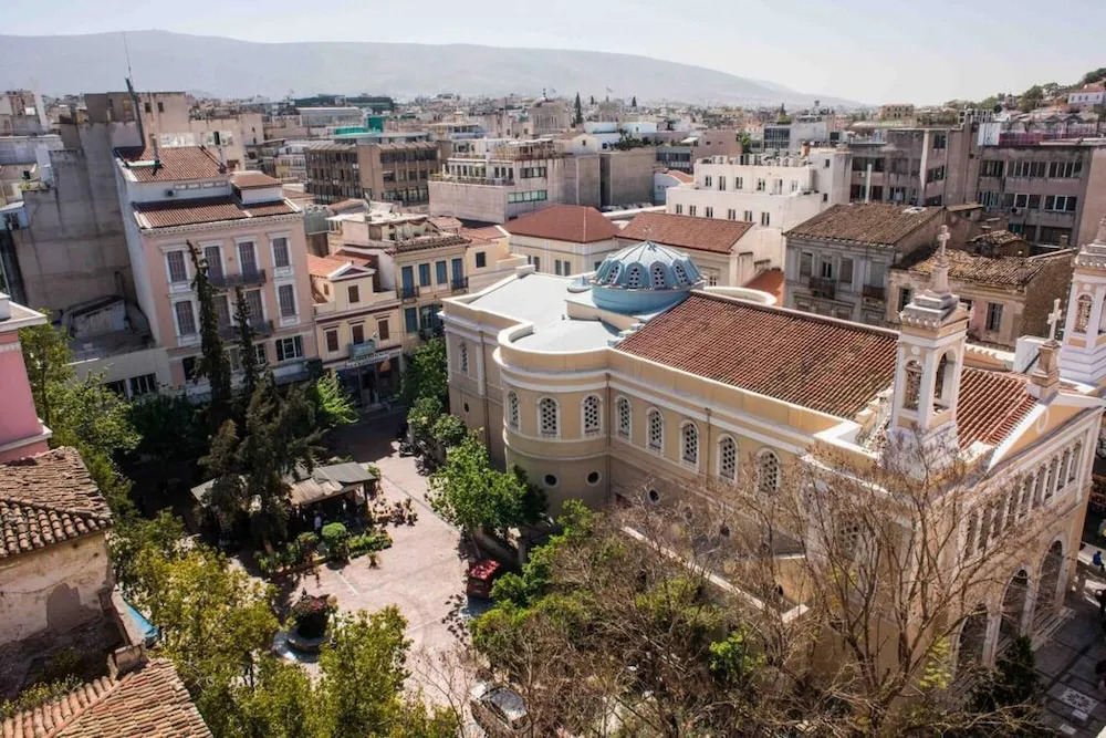 Enjoy View of Parthenon Sunny Flat in the Center